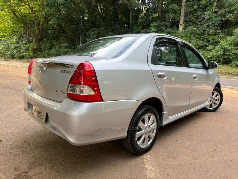 TOYOTA ETIOS 1.5 XLS SEDAN 16V 2017/2018 KASPER VEÍCULOS DOIS IRMÃOS / Carros no Vale TOYOTA ETIOS 1.5 XLS SEDAN 16V 2017/2018 KASPER VEÍCULOS DOIS IRMÃOS / Carros no Vale