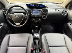 TOYOTA ETIOS 1.5 XLS SEDAN 16V 2017/2018 KASPER VEÍCULOS DOIS IRMÃOS / Carros no Vale