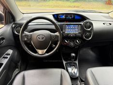 TOYOTA ETIOS 1.5 XLS SEDAN 16V 2017/2018 KASPER VEÍCULOS DOIS IRMÃOS / Carros no Vale