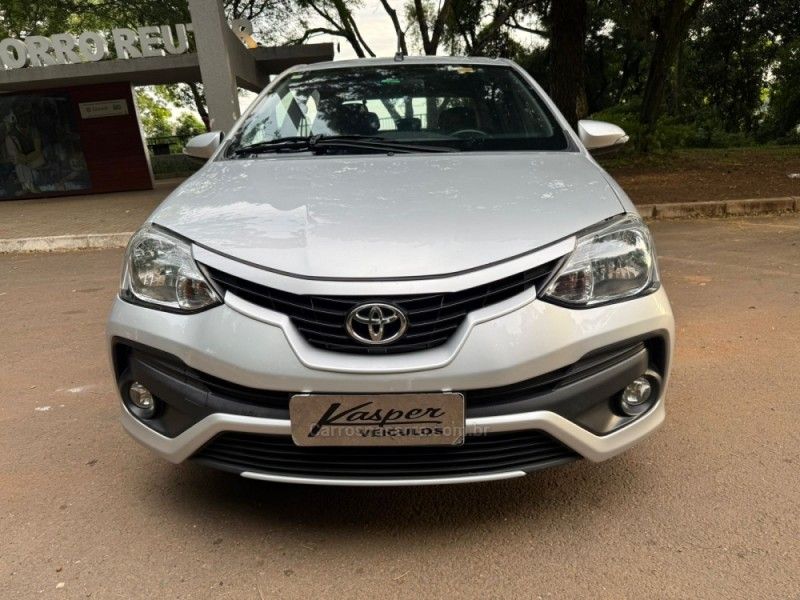 TOYOTA ETIOS 1.5 XLS SEDAN 16V 2017/2018 KASPER VEÍCULOS DOIS IRMÃOS / Carros no Vale TOYOTA ETIOS 1.5 XLS SEDAN 16V 2017/2018 KASPER VEÍCULOS DOIS IRMÃOS / Carros no Vale