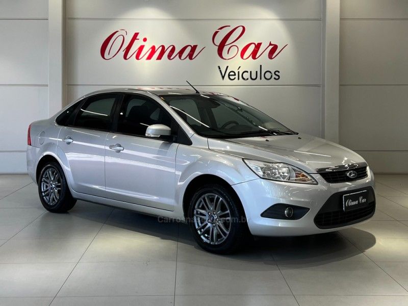 FORD FOCUS 2.0 GLX SEDAN 16V 2011/2012 ÓTIMA CAR FLORES DA CUNHA / Carros no Vale