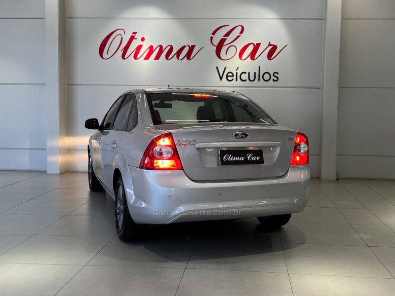 FORD FOCUS 2.0 GLX SEDAN 16V 2011/2012 ÓTIMA CAR FLORES DA CUNHA / Carros no Vale