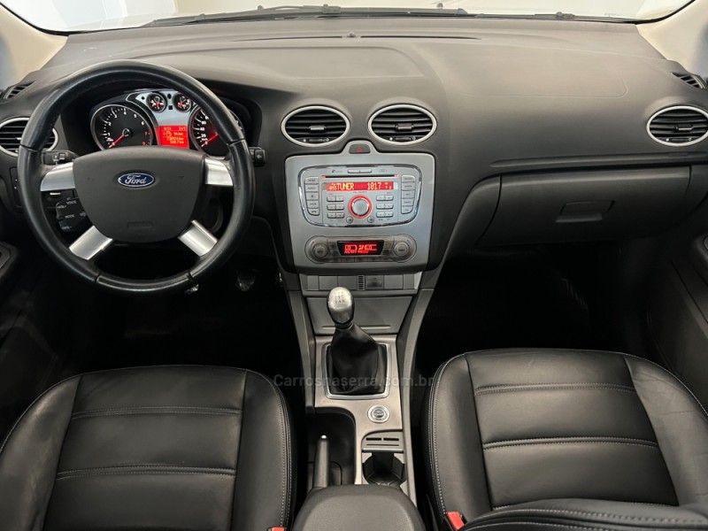 FORD FOCUS 2.0 GLX SEDAN 16V 2011/2012 ÓTIMA CAR FLORES DA CUNHA / Carros no Vale