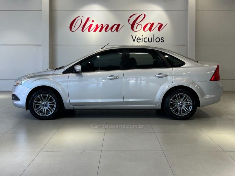 FORD FOCUS 2.0 GLX SEDAN 16V 2011/2012 ÓTIMA CAR FLORES DA CUNHA / Carros no Vale