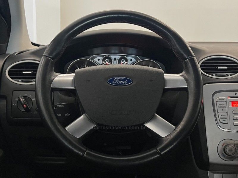 FORD FOCUS 2.0 GLX SEDAN 16V 2011/2012 ÓTIMA CAR FLORES DA CUNHA / Carros no Vale