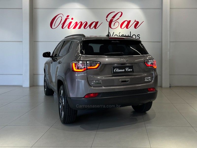 JEEP COMPASS 2.0 16V LONGITUDE 4X4 2018/2018 ÓTIMA CAR FLORES DA CUNHA / Carros no Vale