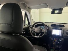 JEEP RENEGADE 1.3 16V NIGHT EAGLE T270 TURBO 2025/2026 ÓTIMA CAR FLORES DA CUNHA / Carros no Vale