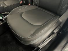 JEEP RENEGADE 1.3 16V NIGHT EAGLE T270 TURBO 2025/2026 ÓTIMA CAR FLORES DA CUNHA / Carros no Vale