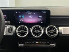 MERCEDES-BENZ GLB 220 2.0 PROGRESSIVE 16V TURBO HIBRIDO 2024/2025 ÓTIMA CAR FLORES DA CUNHA / Carros no Vale