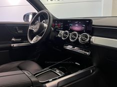 MERCEDES-BENZ GLB 220 2.0 PROGRESSIVE 16V TURBO HIBRIDO 2024/2025 ÓTIMA CAR FLORES DA CUNHA / Carros no Vale