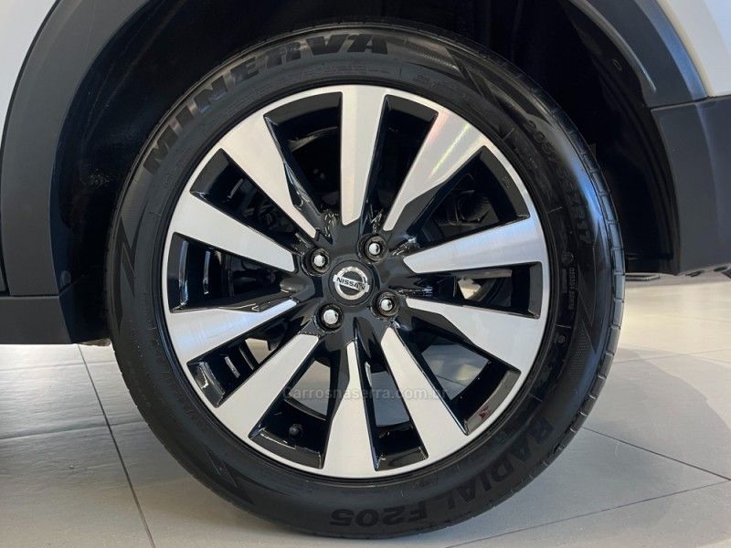 NISSAN KICKS 1.6 16V SL XTRONIC 2017/2018 ÓTIMA CAR FLORES DA CUNHA / Carros no Vale