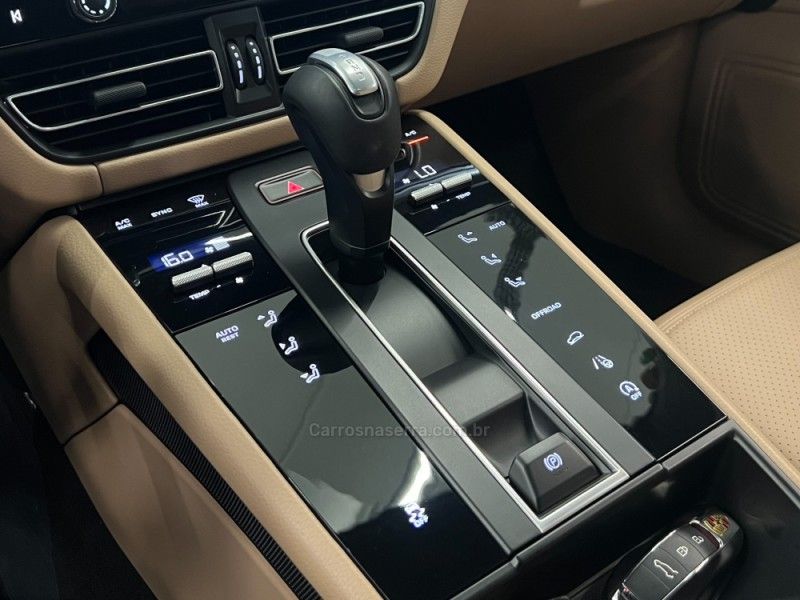 PORSCHE MACAN 2.0 16V 2024/2024 ÓTIMA CAR FLORES DA CUNHA / Carros no Vale