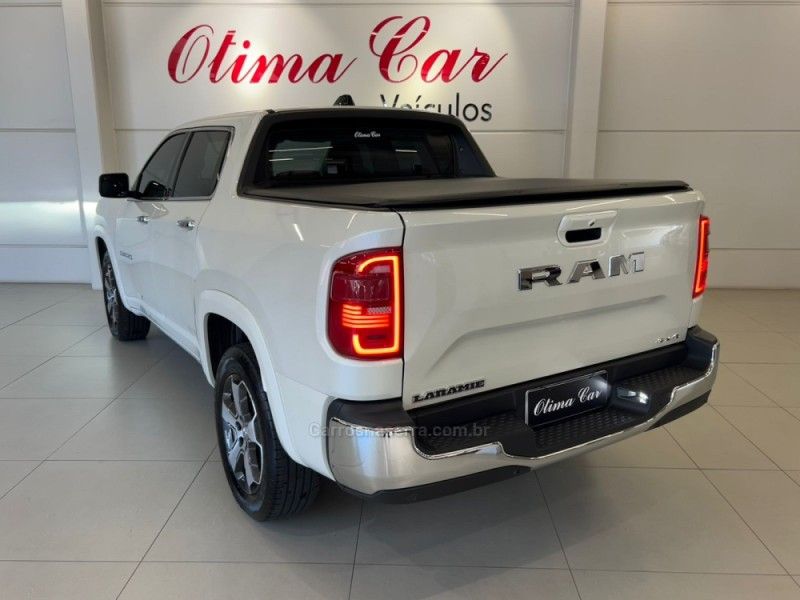 RAM RAMPAGE 2.2 LARAMIE 4X4 TURBO 2024/2025 ÓTIMA CAR FLORES DA CUNHA / Carros no Vale