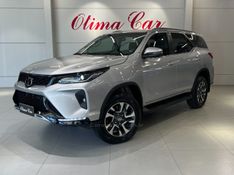 TOYOTA HILUX SW4 2.8 4X4 SRX PLATINUM TURBO 2025/2025 ÓTIMA CAR FLORES DA CUNHA / Carros no Vale