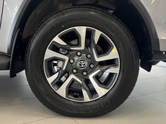 TOYOTA HILUX SW4 2.8 4X4 SRX PLATINUM TURBO 2025/2025 ÓTIMA CAR FLORES DA CUNHA / Carros no Vale