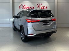 TOYOTA HILUX SW4 2.8 4X4 SRX PLATINUM TURBO 2025/2025 ÓTIMA CAR FLORES DA CUNHA / Carros no Vale