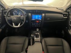 TOYOTA HILUX SW4 2.8 4X4 SRX PLATINUM TURBO 2025/2025 ÓTIMA CAR FLORES DA CUNHA / Carros no Vale