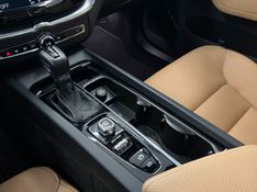 VOLVO XC60 2.0 T5 MOMENTUM 2019/2019 ÓTIMA CAR FLORES DA CUNHA / Carros no Vale