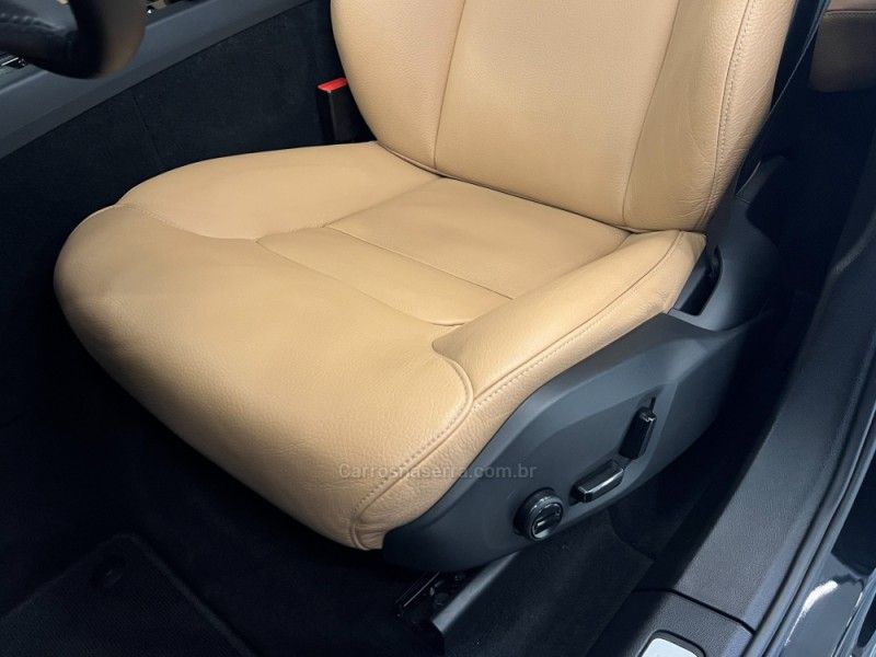 VOLVO XC60 2.0 T5 MOMENTUM 2019/2019 ÓTIMA CAR FLORES DA CUNHA / Carros no Vale