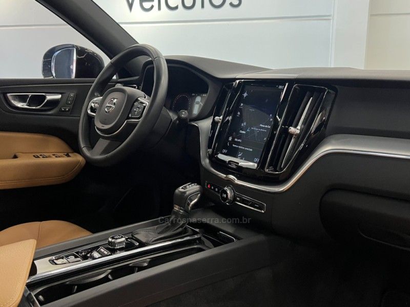 VOLVO XC60 2.0 T5 MOMENTUM 2019/2019 ÓTIMA CAR FLORES DA CUNHA / Carros no Vale