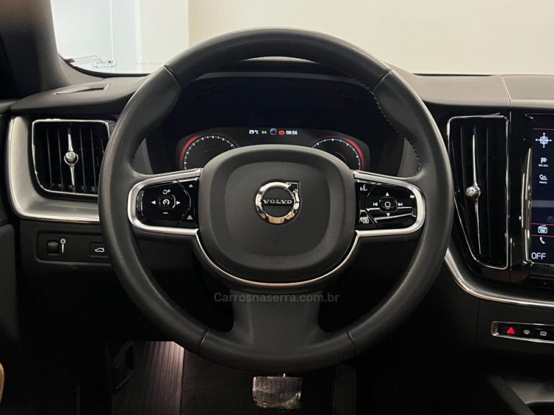 VOLVO XC60 2.0 T5 MOMENTUM 2019/2019 ÓTIMA CAR FLORES DA CUNHA / Carros no Vale