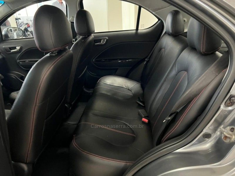 JAC J3 1.5 S 16V 2014/2015 CIMIRRO AUTOMÓVEIS TAQUARA / Carros no Vale JAC J3 1.5 S 16V 2014/2015 CIMIRRO AUTOMÓVEIS TAQUARA / Carros no Vale