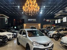 Toyota Etios Hb X 13l 2017/2018 DL MOTORS LAJEADO / Carros no Vale