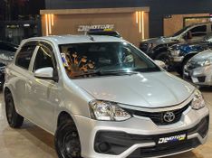 Toyota Etios Hb X 13l 2017/2018 DL MOTORS LAJEADO / Carros no Vale