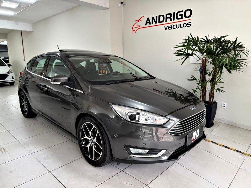 FORD FOCUS 2.0 TITANIUM PLUS HATCH 16V AUTO 2016/2016 ANDRIGO VEÍCULOS CAXIAS DO SUL / Carros no Vale