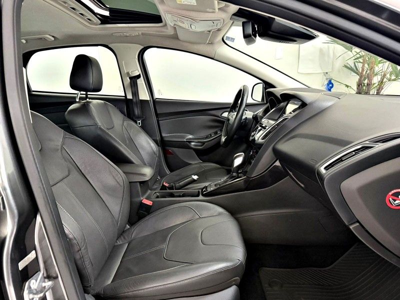 FORD FOCUS 2.0 TITANIUM PLUS HATCH 16V AUTO 2016/2016 ANDRIGO VEÍCULOS CAXIAS DO SUL / Carros no Vale