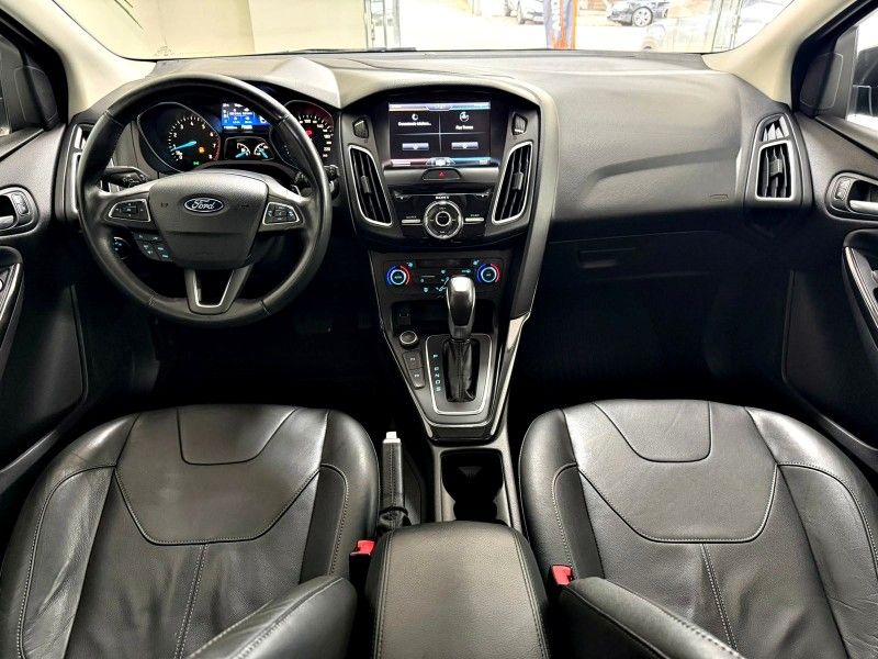 FORD FOCUS 2.0 TITANIUM PLUS HATCH 16V AUTO 2016/2016 ANDRIGO VEÍCULOS CAXIAS DO SUL / Carros no Vale