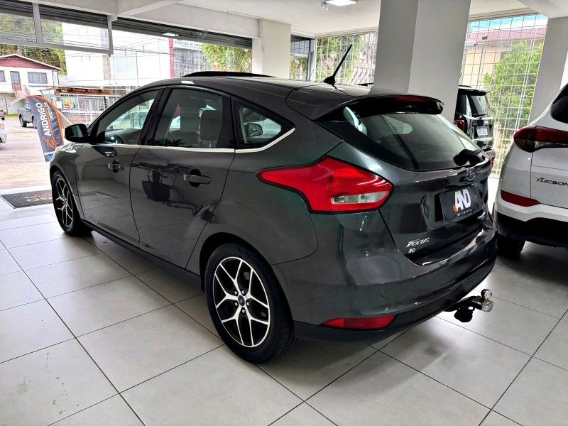 FORD FOCUS 2.0 TITANIUM PLUS HATCH 16V AUTO 2016/2016 ANDRIGO VEÍCULOS CAXIAS DO SUL / Carros no Vale