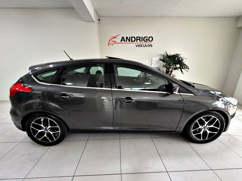 FORD FOCUS 2.0 TITANIUM PLUS HATCH 16V AUTO 2016/2016 ANDRIGO VEÍCULOS CAXIAS DO SUL / Carros no Vale