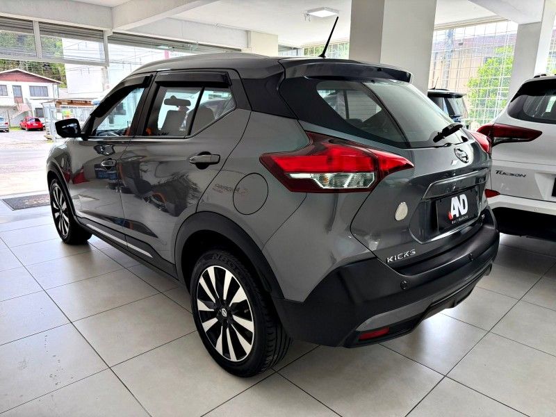 NISSAN KICKS 1.6 16V RIO XTRONIC 2016/2017 ANDRIGO VEÍCULOS CAXIAS DO SUL / Carros no Vale NISSAN KICKS 1.6 16V RIO XTRONIC 2016/2017 ANDRIGO VEÍCULOS CAXIAS DO SUL / Carros no Vale