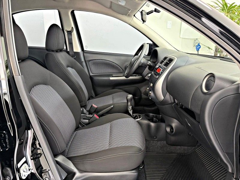 NISSAN MARCH 1.0 SV 16V 2015/2015 ANDRIGO VEÍCULOS CAXIAS DO SUL / Carros no Vale