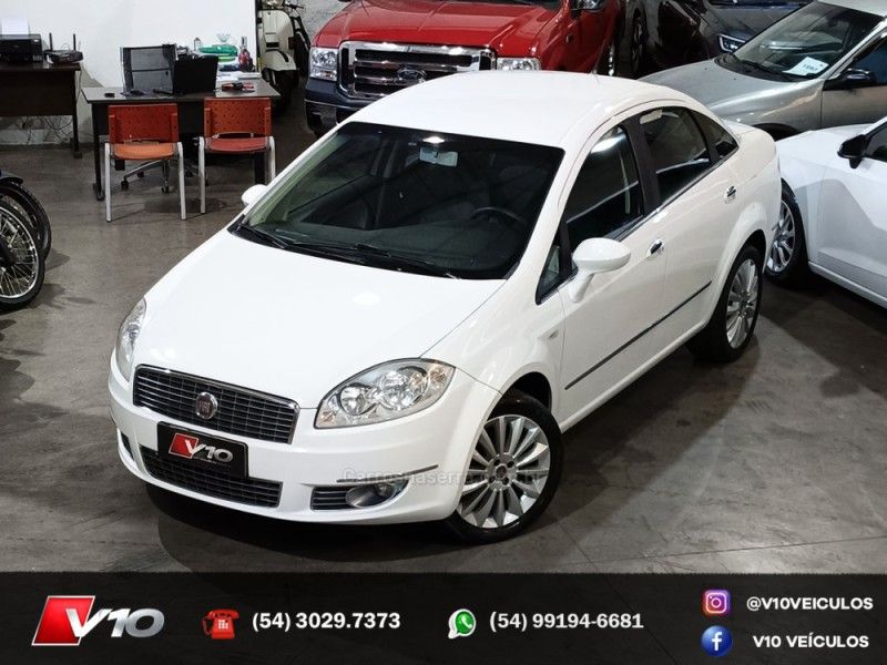 FIAT LINEA 1.8 ESSENCE 16V 2011/2012 V10 VEÍCULOS CAXIAS DO SUL / Carros no Vale