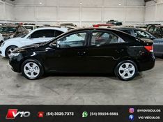 KIA CERATO 1.6 EX2 SEDAN 16V 2009/2010 V10 VEÍCULOS CAXIAS DO SUL / Carros no Vale