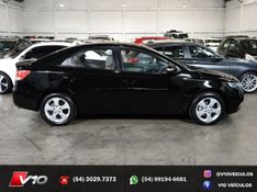 KIA CERATO 1.6 EX2 SEDAN 16V 2009/2010 V10 VEÍCULOS CAXIAS DO SUL / Carros no Vale