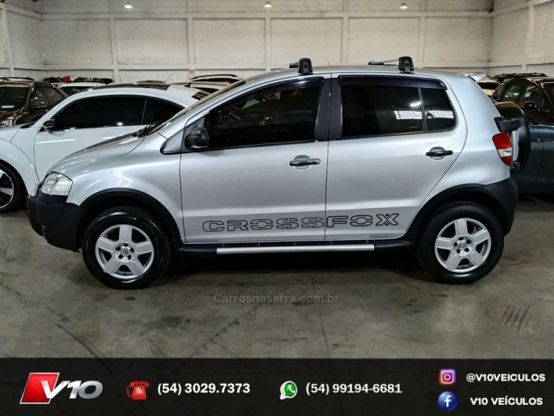 VOLKSWAGEN CROSSFOX 1.6 MI 8V 2005/2005 V10 VEÍCULOS CAXIAS DO SUL / Carros no Vale