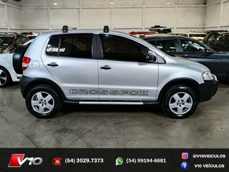 VOLKSWAGEN CROSSFOX 1.6 MI 8V 2005/2005 V10 VEÍCULOS CAXIAS DO SUL / Carros no Vale