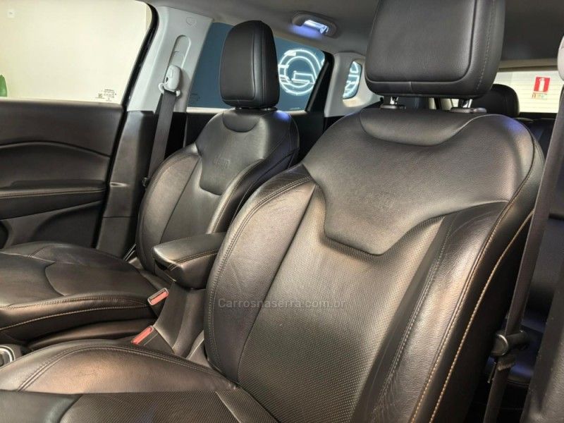JEEP COMPASS 2.0 16V LONGITUDE 2017/2018 LUIGGI AUTOMÓVEIS CARLOS BARBOSA / Carros no Vale JEEP COMPASS 2.0 16V LONGITUDE 2017/2018 LUIGGI AUTOMÓVEIS CARLOS BARBOSA / Carros no Vale