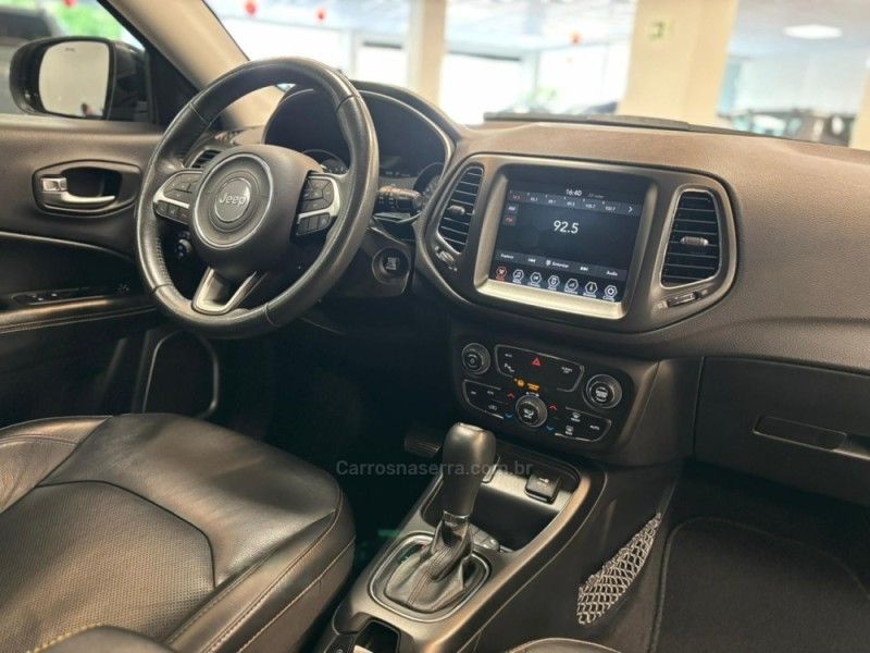 JEEP COMPASS 2.0 16V LONGITUDE 2017/2018 LUIGGI AUTOMÓVEIS CARLOS BARBOSA / Carros no Vale JEEP COMPASS 2.0 16V LONGITUDE 2017/2018 LUIGGI AUTOMÓVEIS CARLOS BARBOSA / Carros no Vale