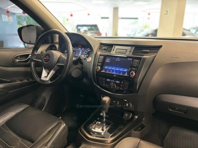 NISSAN FRONTIER 2.3 PRO4X 4X4 CD BI-TURBO 2022/2023 LUIGGI AUTOMÓVEIS CARLOS BARBOSA / Carros no Vale NISSAN FRONTIER 2.3 PRO4X 4X4 CD BI-TURBO 2022/2023 LUIGGI AUTOMÓVEIS CARLOS BARBOSA / Carros no Vale