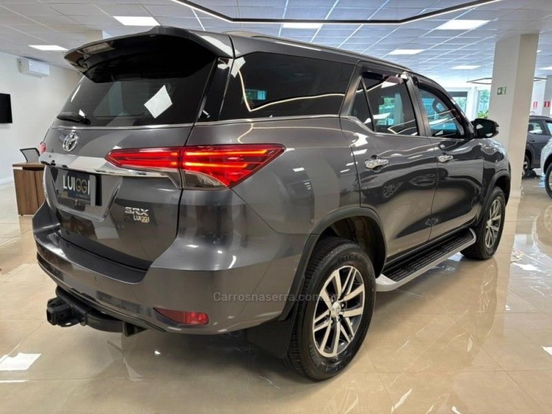 TOYOTA HILUX 2.8 SRX 4X4 CD 16V 2017/2017 LUIGGI AUTOMÓVEIS CARLOS BARBOSA / Carros no Vale TOYOTA HILUX 2.8 SRX 4X4 CD 16V 2017/2017 LUIGGI AUTOMÓVEIS CARLOS BARBOSA / Carros no Vale