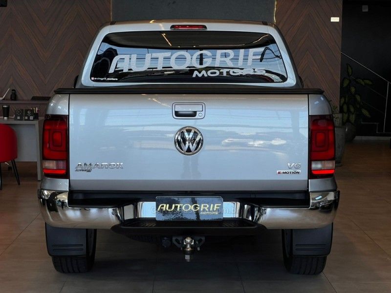 VOLKSWAGEN AMAROK 3.0 V6 TDI HIGHLINE CD 4MOTION 2022/2022 AUTOGRIF MOTORS CAMPO BOM / Carros no Vale
