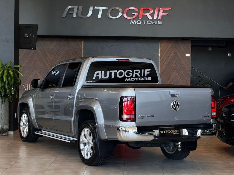 VOLKSWAGEN AMAROK 3.0 V6 TDI HIGHLINE CD 4MOTION 2022/2022 AUTOGRIF MOTORS CAMPO BOM / Carros no Vale