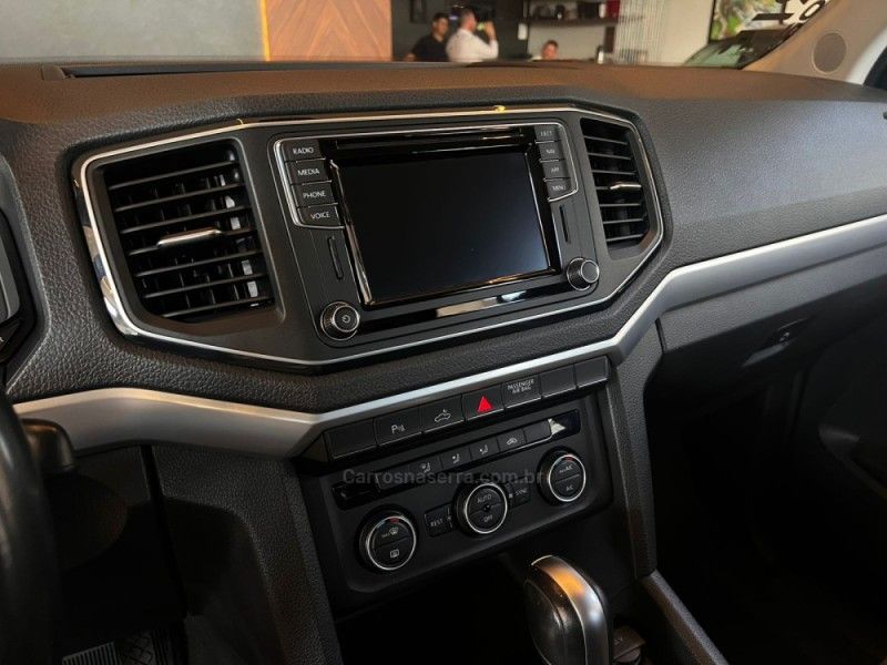 VOLKSWAGEN AMAROK 3.0 V6 TDI HIGHLINE CD 4MOTION 2022/2022 AUTOGRIF MOTORS CAMPO BOM / Carros no Vale