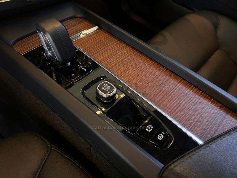 VOLVO XC60 2.0 T8 RECHARGE PLUS AWD HIBRIDO 2022/2023 AUTOGRIF MOTORS CAMPO BOM / Carros no Vale