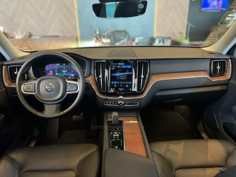 VOLVO XC60 2.0 T8 RECHARGE PLUS AWD HIBRIDO 2022/2023 AUTOGRIF MOTORS CAMPO BOM / Carros no Vale