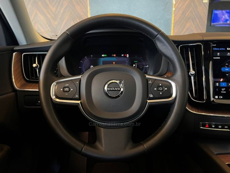 VOLVO XC60 2.0 T8 RECHARGE PLUS AWD HIBRIDO 2022/2023 AUTOGRIF MOTORS CAMPO BOM / Carros no Vale